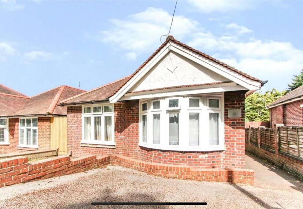 Accessible 3-Bedroom Bungalow With Patio +Driveway Southampton Eksteriør billede