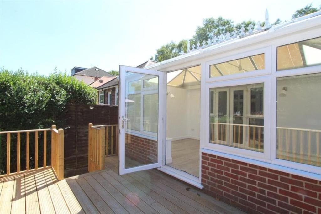Accessible 3-Bedroom Bungalow With Patio +Driveway Southampton Eksteriør billede