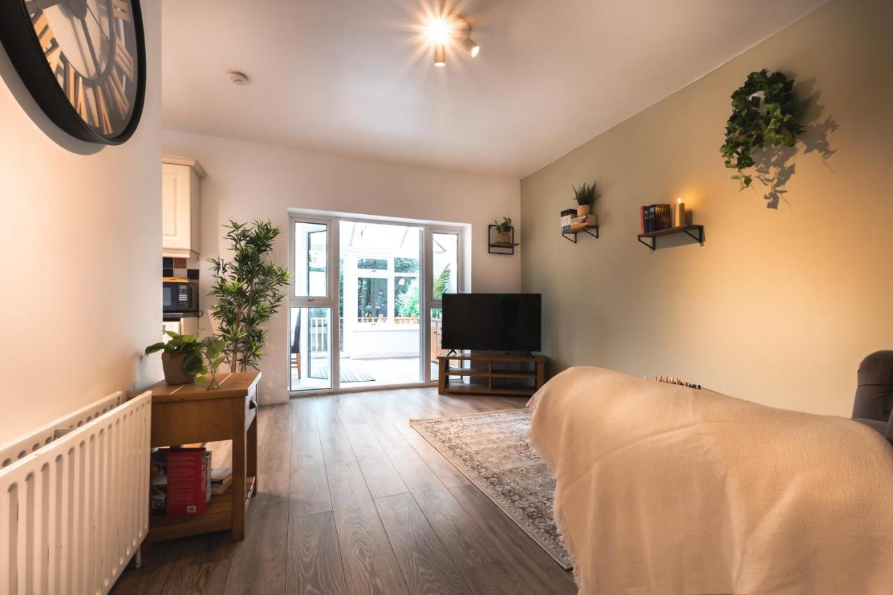 Accessible 3-Bedroom Bungalow With Patio +Driveway Southampton Eksteriør billede