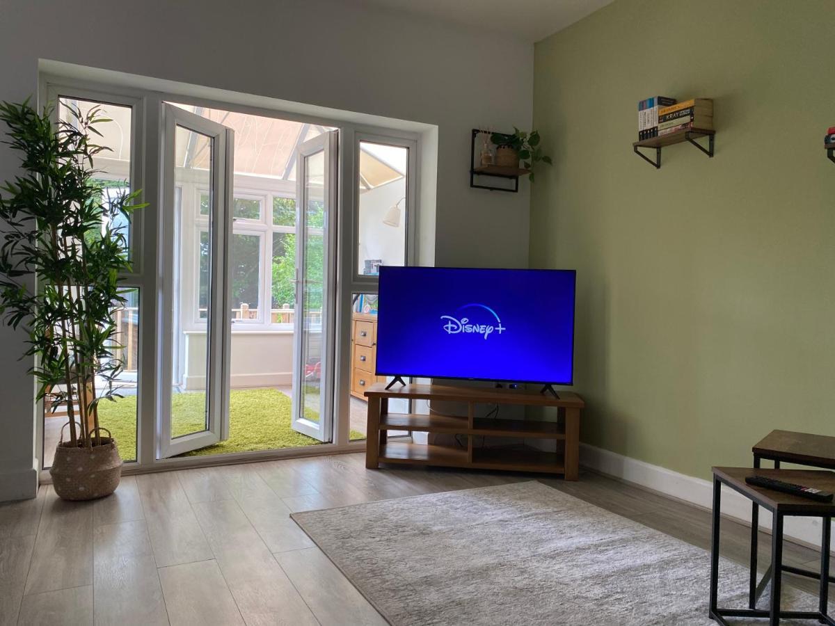 Accessible 3-Bedroom Bungalow With Patio +Driveway Southampton Eksteriør billede